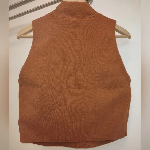 House Of Harlow 1960 Mock Neck Sleeveless Knit Top - Picture 4 of 7